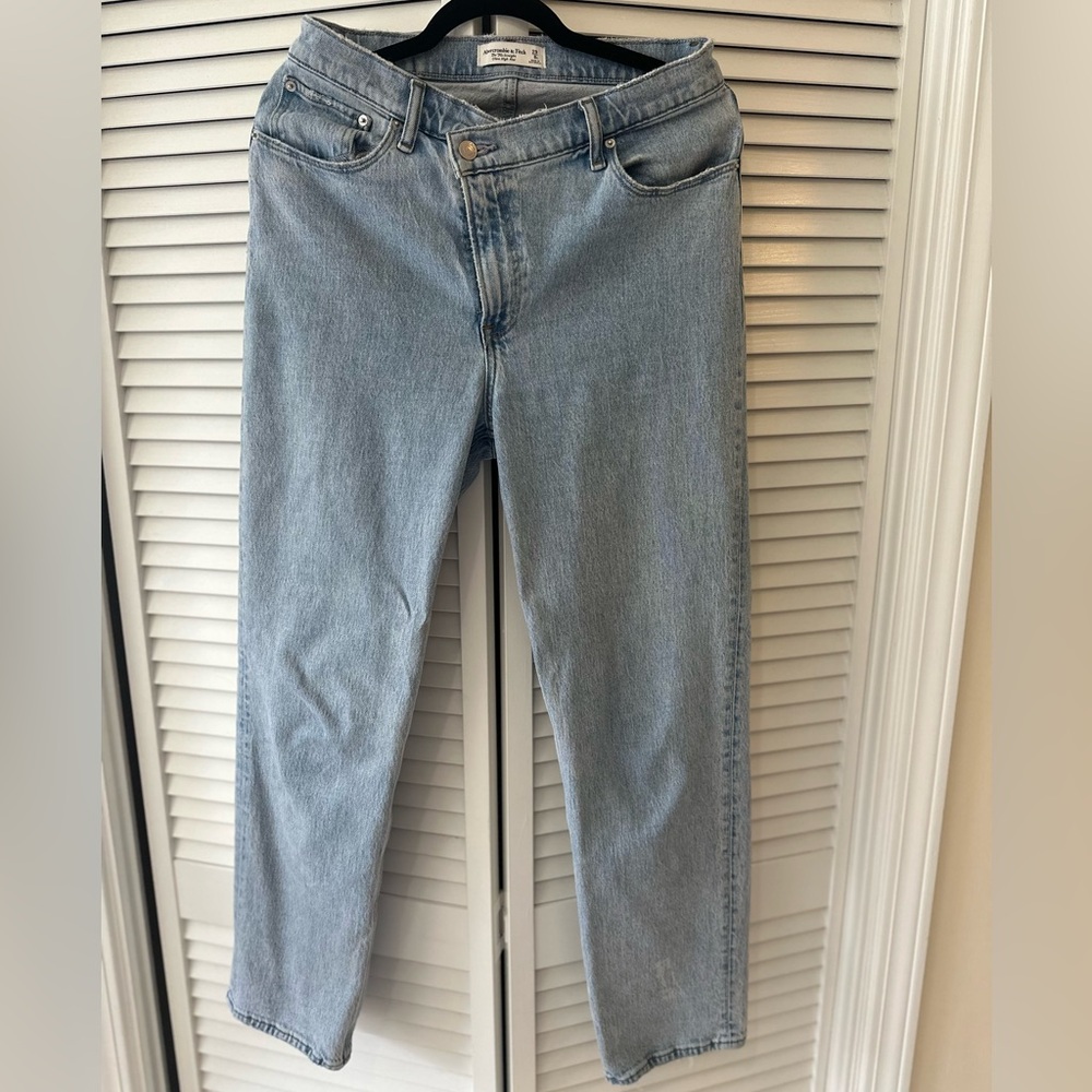 Abercrombie & Fitch cross button Jeans